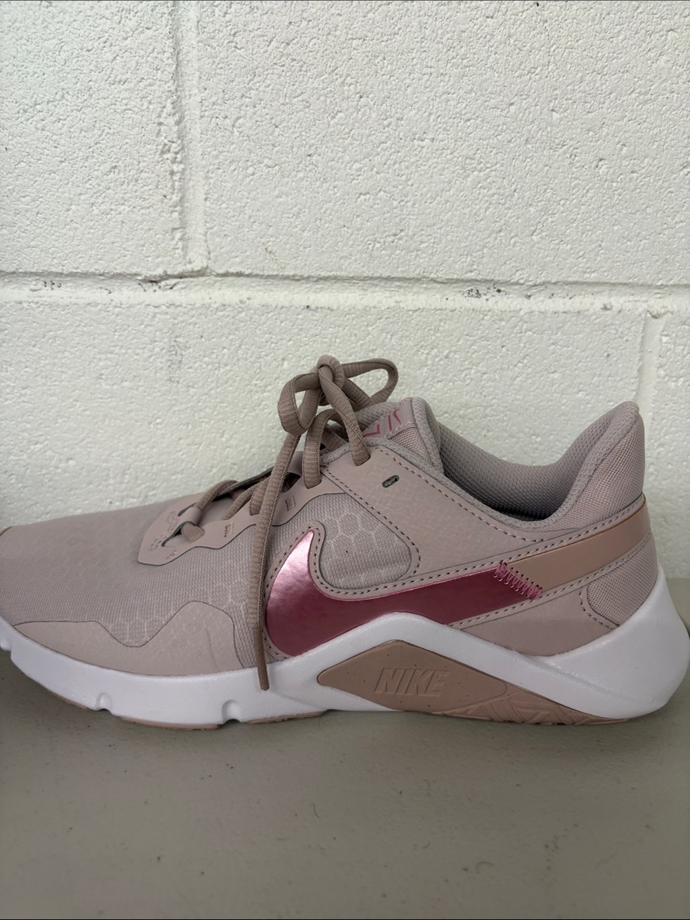 Sz 8 Nike Legend Essential 2 Training Sneakers Pink Violet CQ9545-003 Women